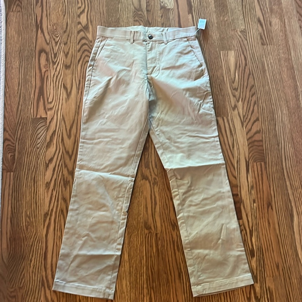 Gap men’s strait front chinos khaki pants